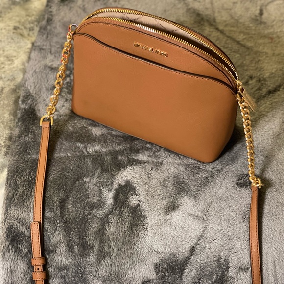 Authentic Michael Kors Crossbody Bag💕 Only carried once! Open to offers 💕 - Picture 4 of 12